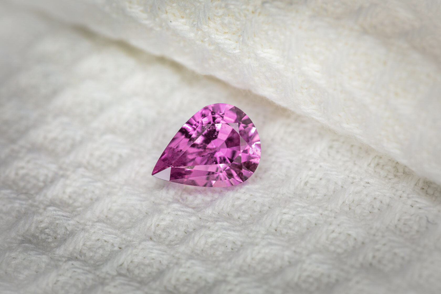 Saphir Rose Naturelle De Madagascar – Pierre 7x3.5mm (0.43 Ct) – Traitement Diffusion Béryllium