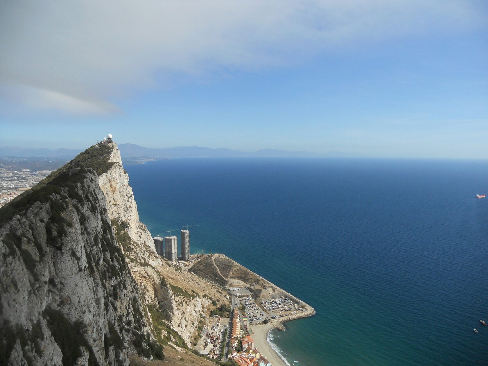 Gibraltar — штаб-квартира Holdco