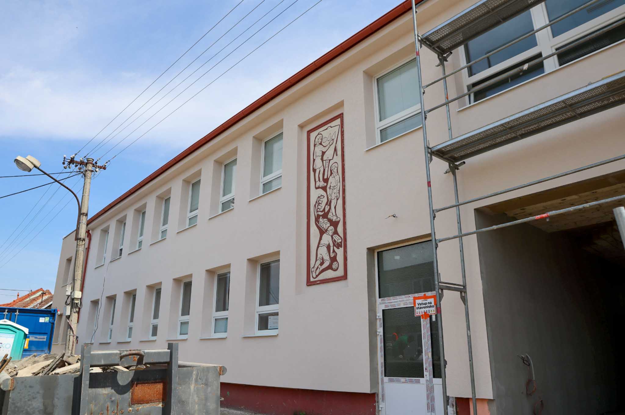 Dokončená fasáda MŠ Vajanského
