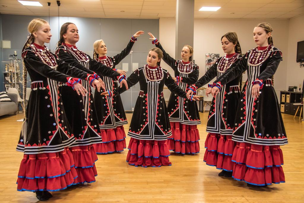 Gumer dance