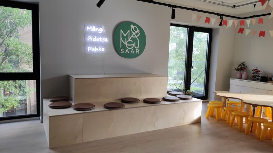 Platform and counter for a play room