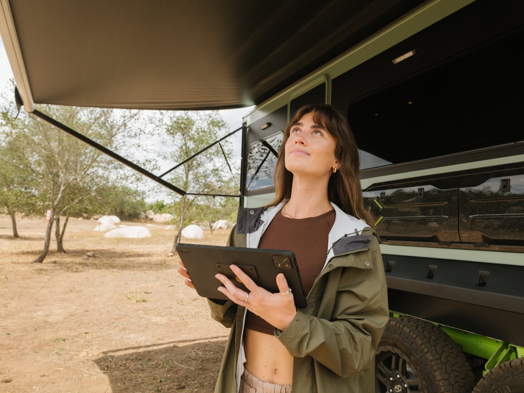 Woman with tablet under the Evotrex awning