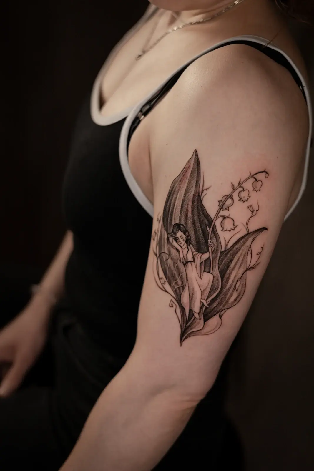 Winged design on the upper arm — Sasha