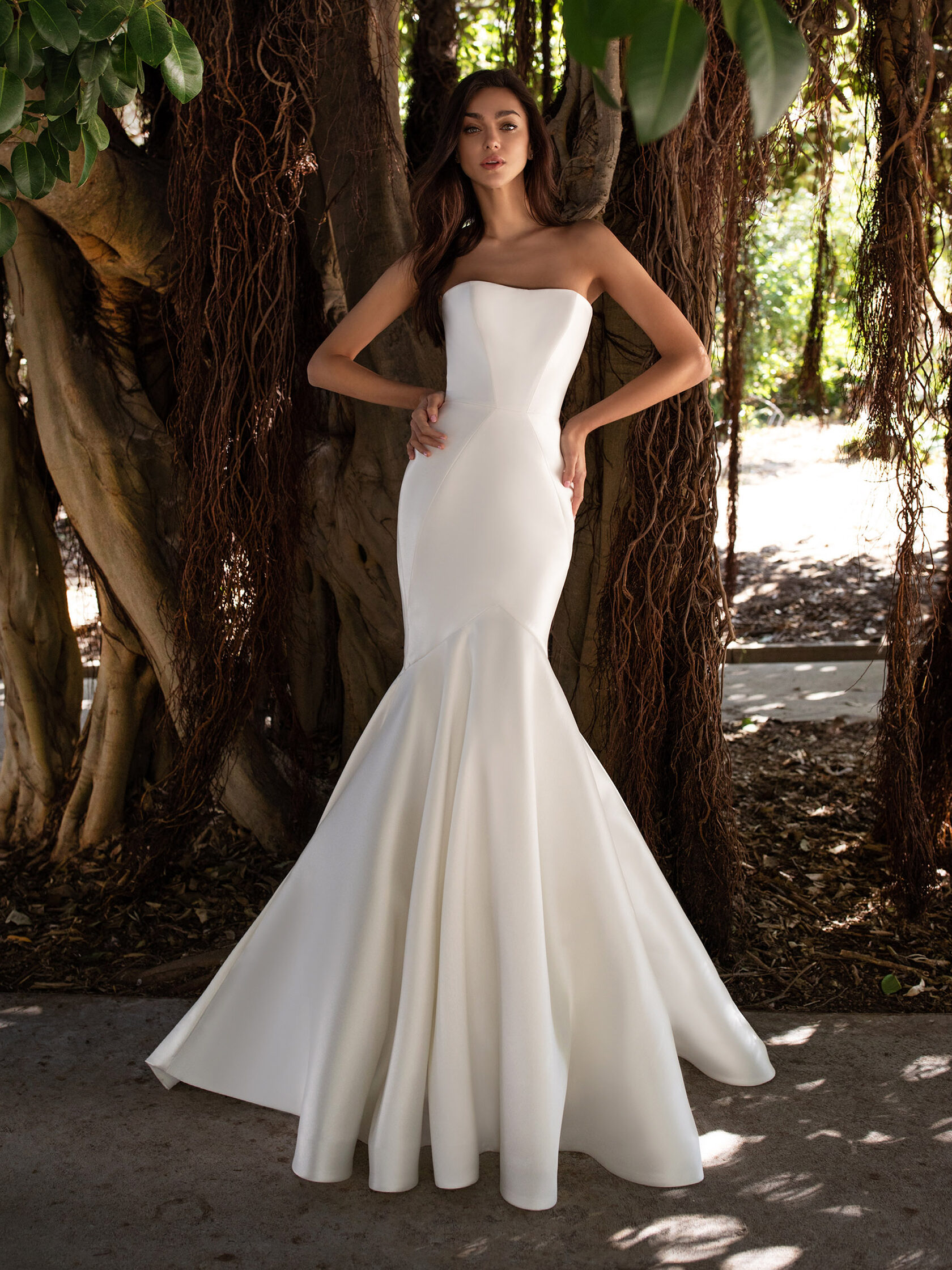 Pronovias strapless outlet wedding dress