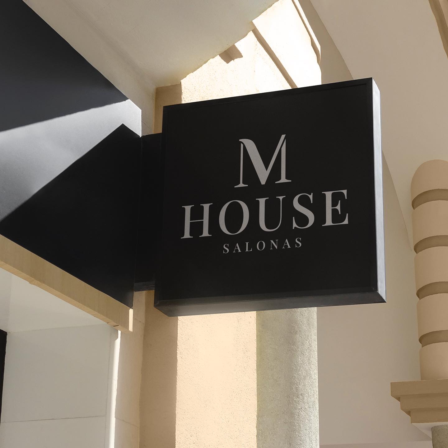 M HOUSE salonas sign in Vilnius
