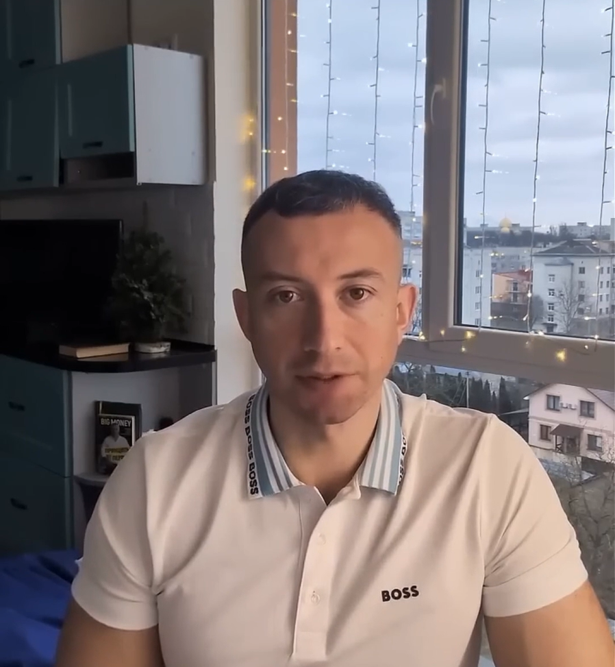 Скрін переписки: підписниця радить, як подавати, не здогадуючись, що це AI-аватар