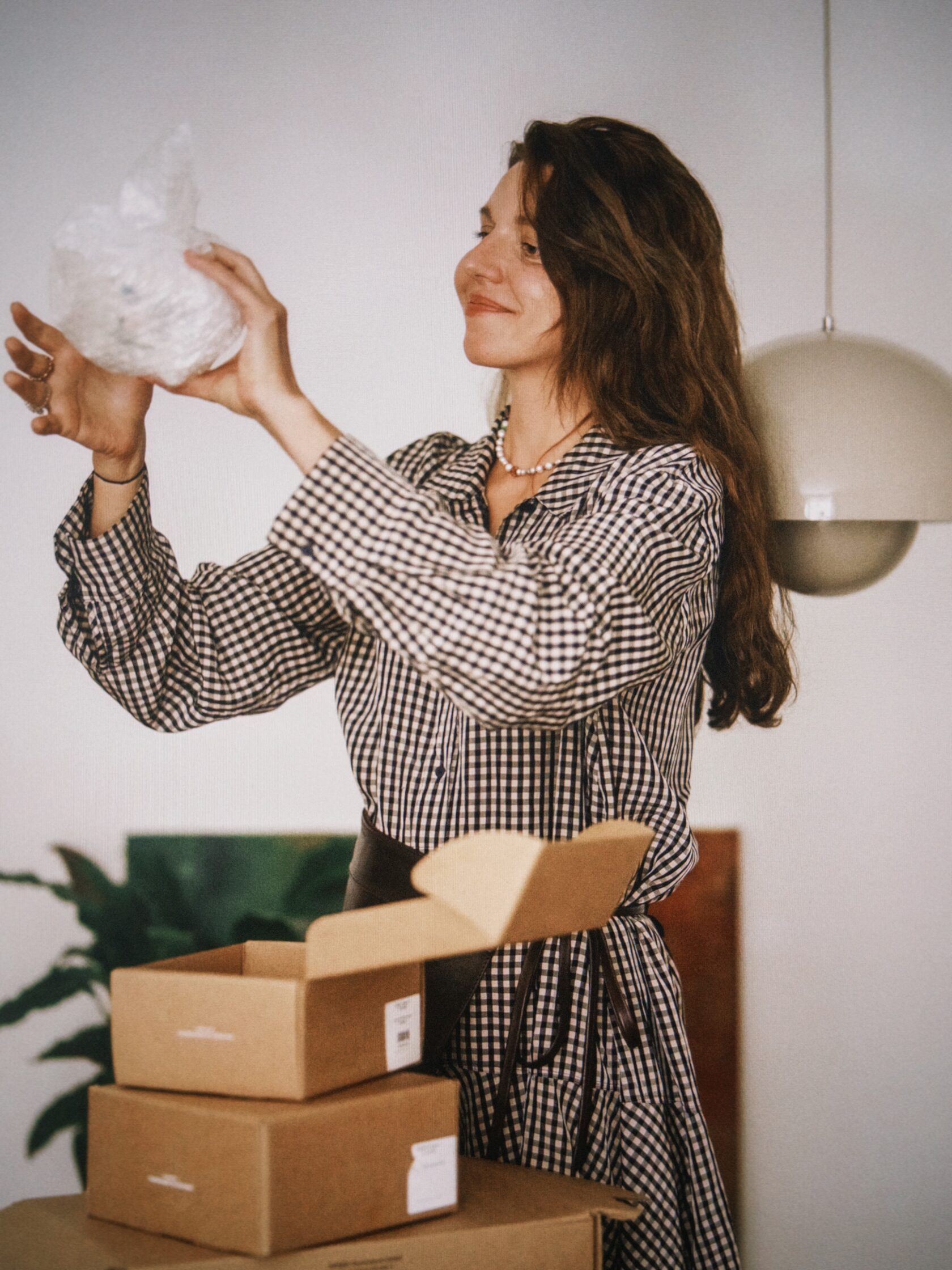 Polina, Garderobe, Textilien und Blumen bei HomeCare Atelier